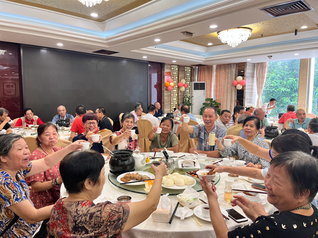 感恩相伴，共度佳節
